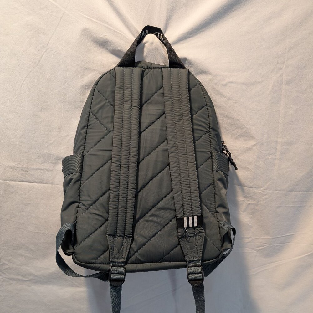 Backpack - Picture 2 of 7